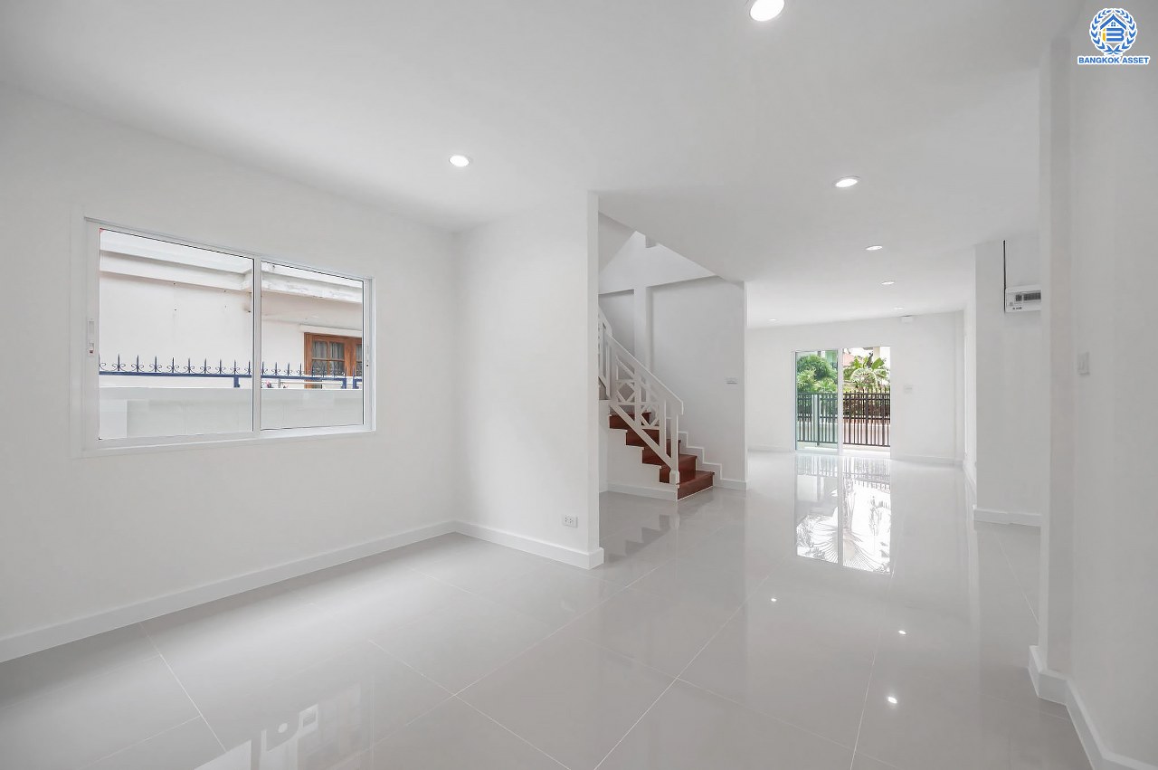 บ้านมือสองตกแต่งใหม่ โครงการ บ้านณัฐนันท์2 ดอนเมือง บ้านเดี่ยว หลังมุม  เนื้อที่ 56.9 ตร.ว. ฟังก์ชัน 3 ห้องนอน 3 ห้องน้ำ จอดรถได้ 1 คัน บนทำเลดีที่สุด ใกล้สนามบินดอนเมือง ทางด่วน "ศรีสมาน" และรถไฟฟ้าสายสีแดง "สถานีดอนเมือง"